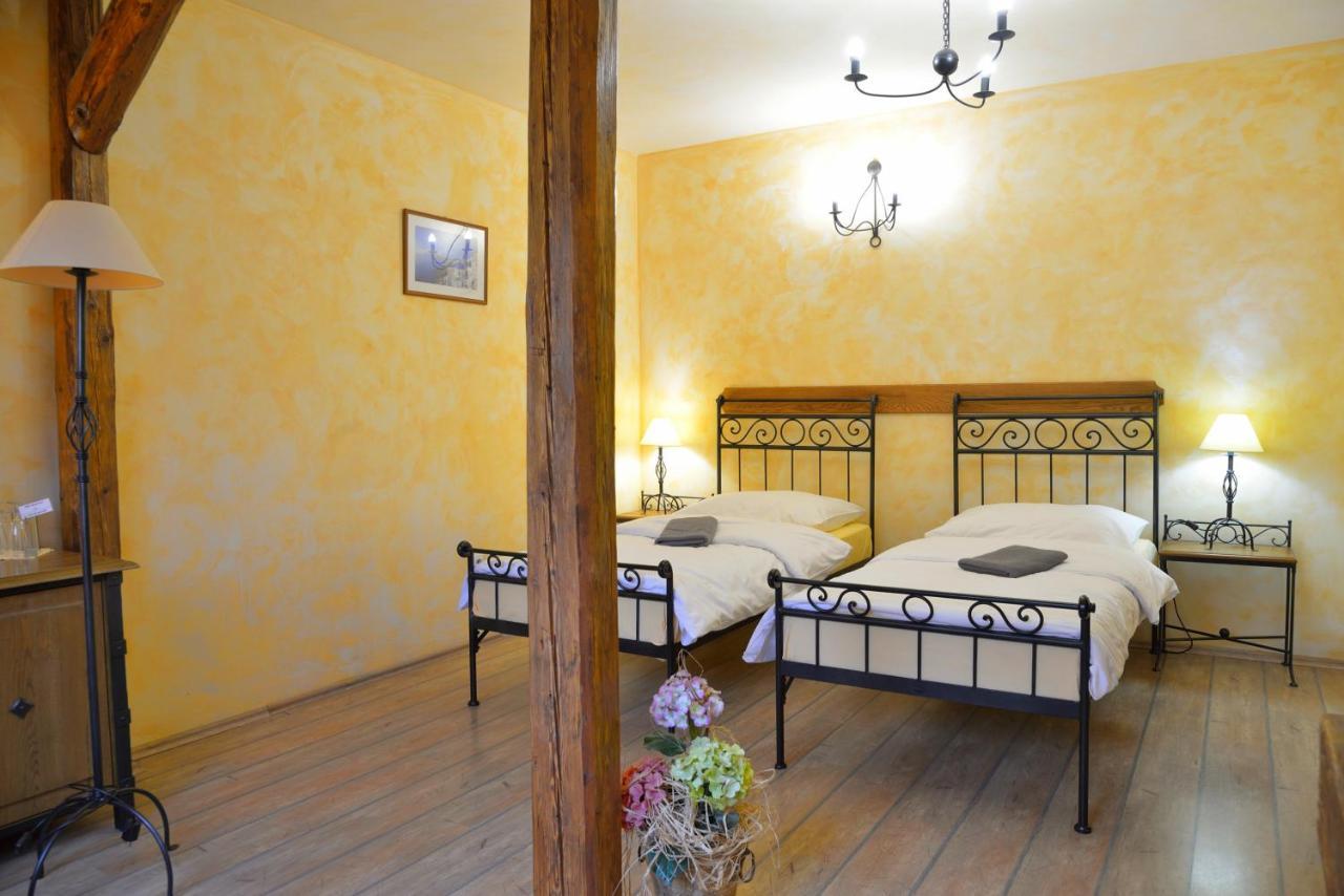 Hotel Via Ironia Vysoke Myto Exterior photo